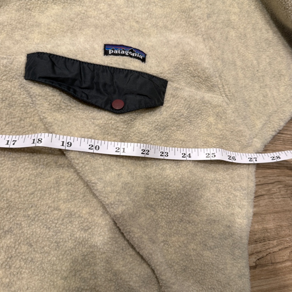 Patagonia Beige Pullover Fleece with Navy Trim - Picture 9 of 10
